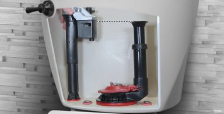 this image shows the correct height of a fill valve in relation to the flush valve